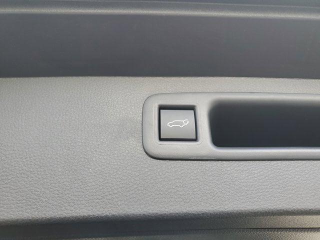 new 2026 Toyota Highlander Hybrid car, priced at $46,683