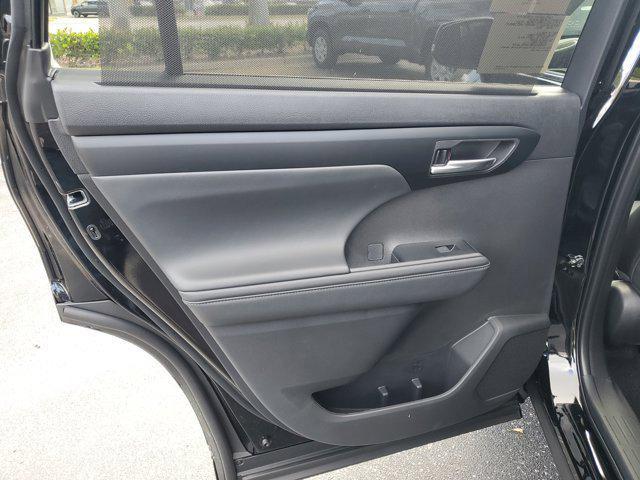 new 2026 Toyota Highlander Hybrid car, priced at $46,683