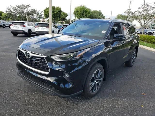 new 2026 Toyota Highlander Hybrid car, priced at $46,683