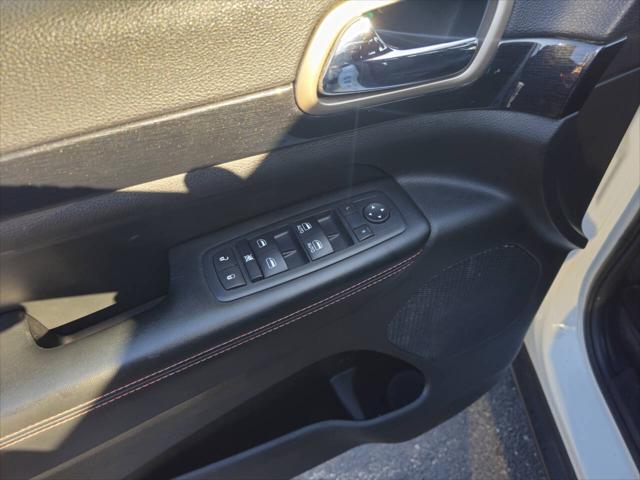 used 2016 Jeep Grand Cherokee car, priced at $13,995