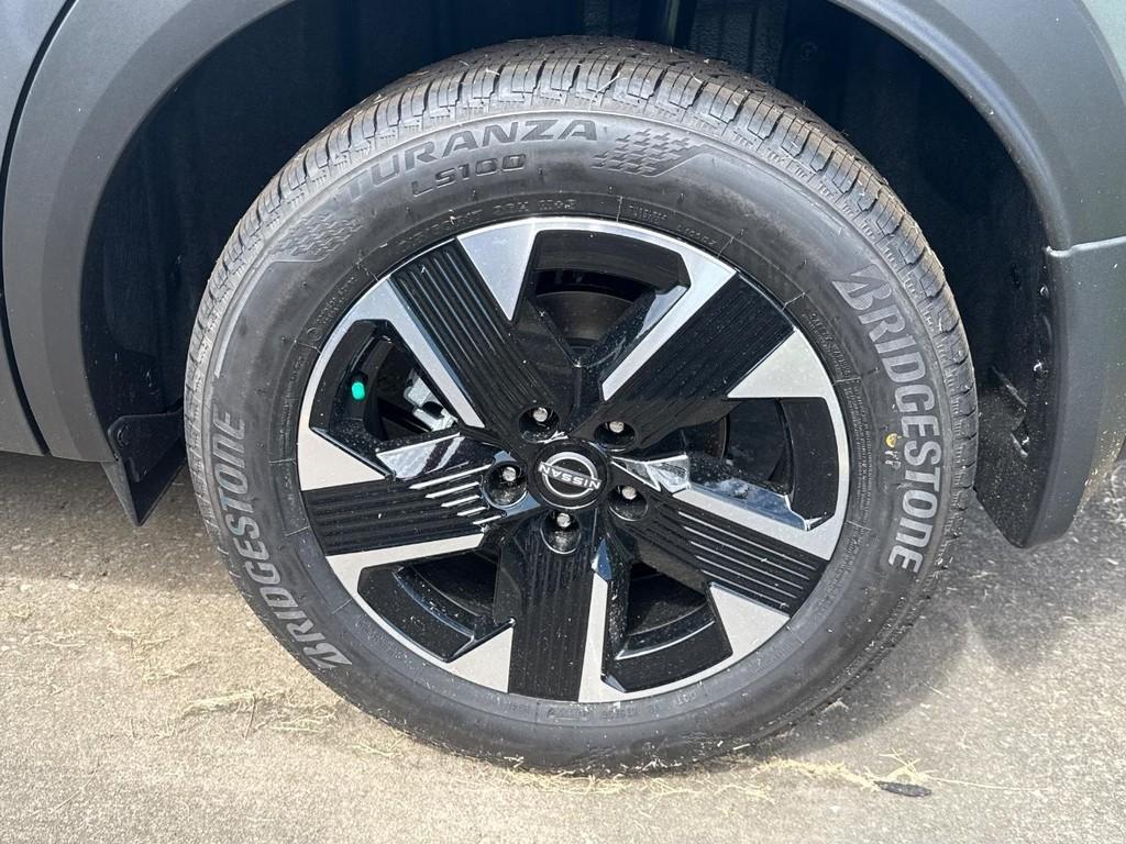 new 2025 Nissan Kicks car, priced at $25,092