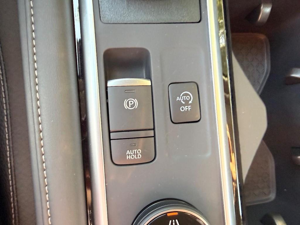 new 2025 Nissan Pathfinder car, priced at $38,998