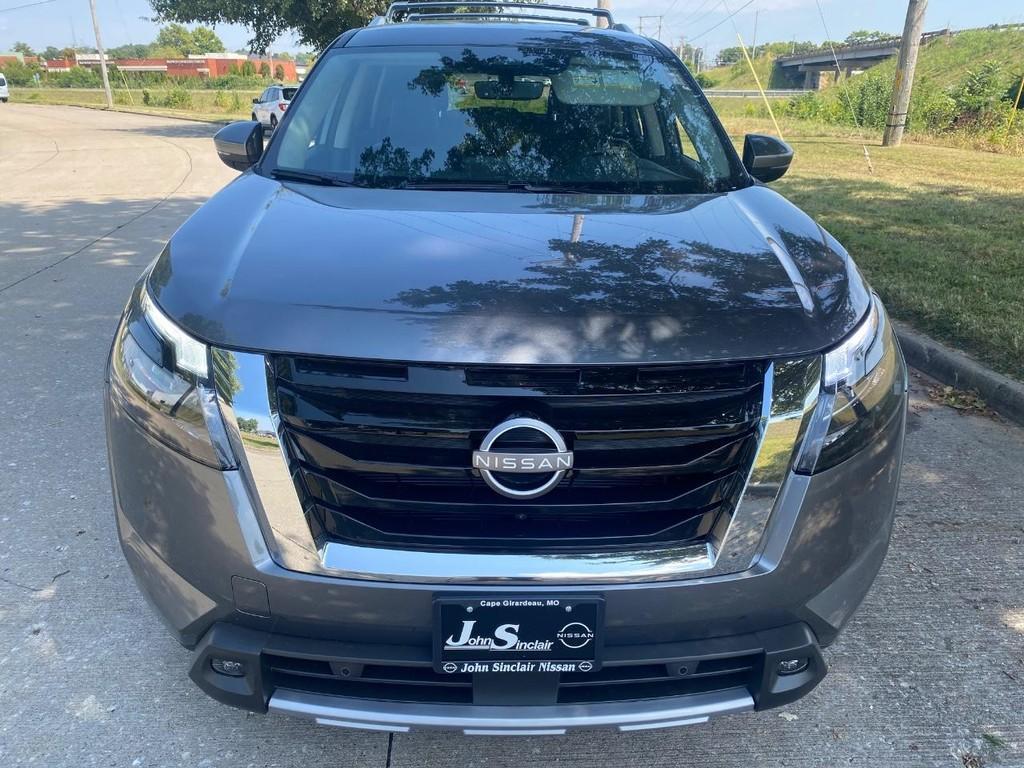 new 2025 Nissan Pathfinder car, priced at $39,224
