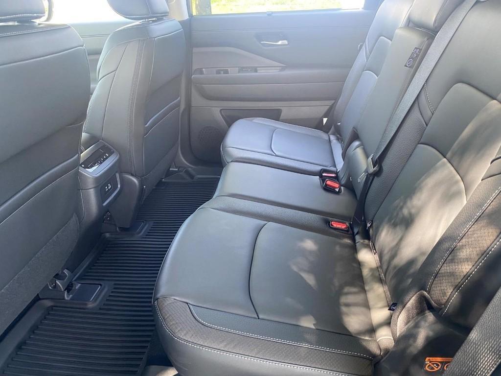 new 2025 Nissan Pathfinder car, priced at $39,224