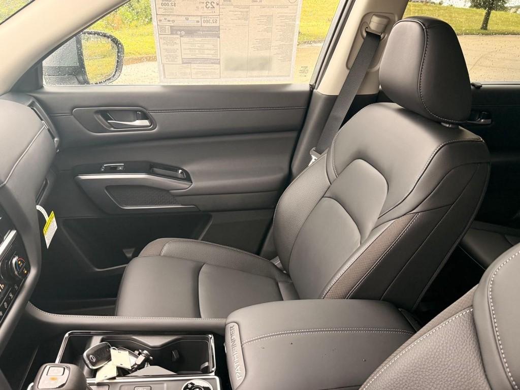 new 2025 Nissan Pathfinder car, priced at $39,351