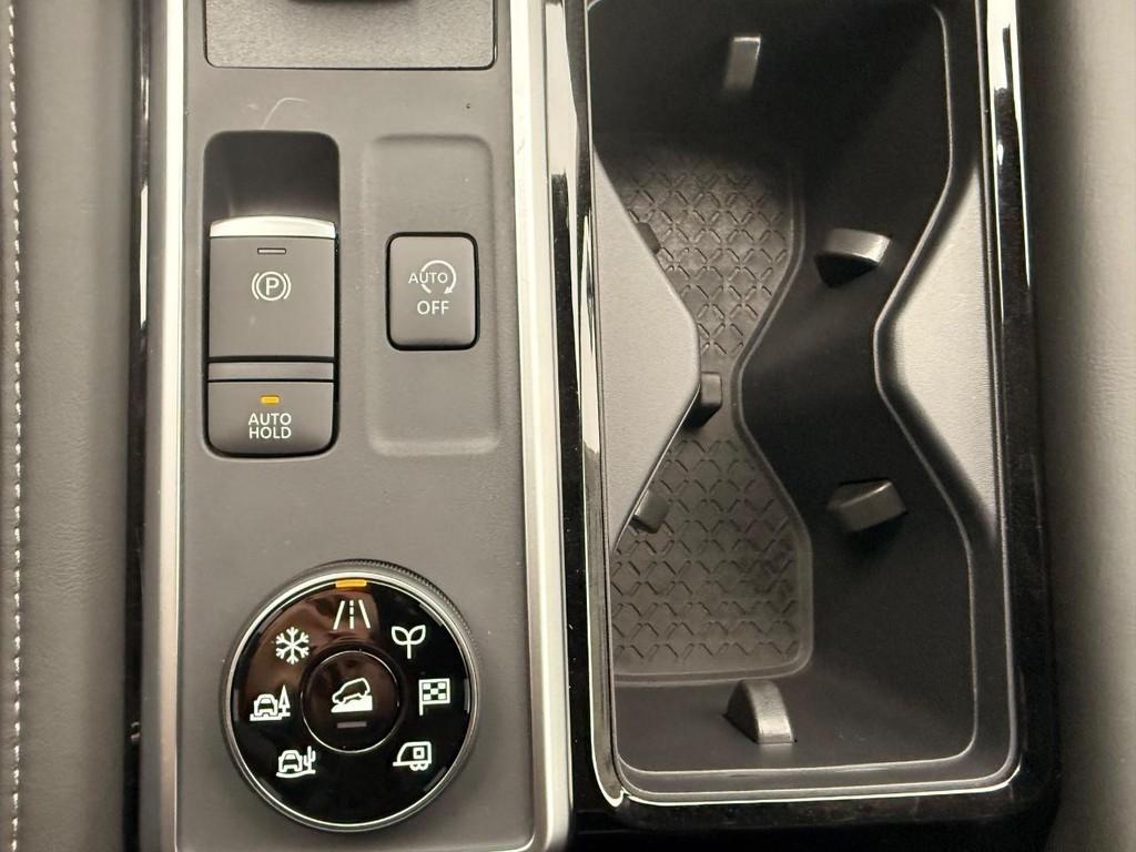 new 2025 Nissan Pathfinder car, priced at $39,351