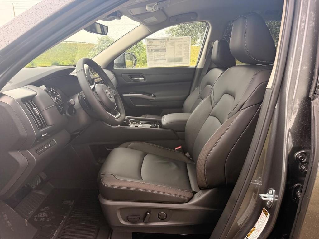 new 2025 Nissan Pathfinder car, priced at $39,351