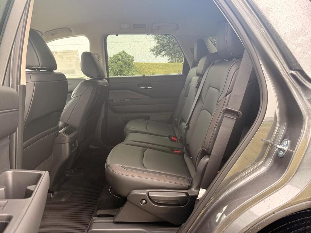 new 2025 Nissan Pathfinder car, priced at $39,351