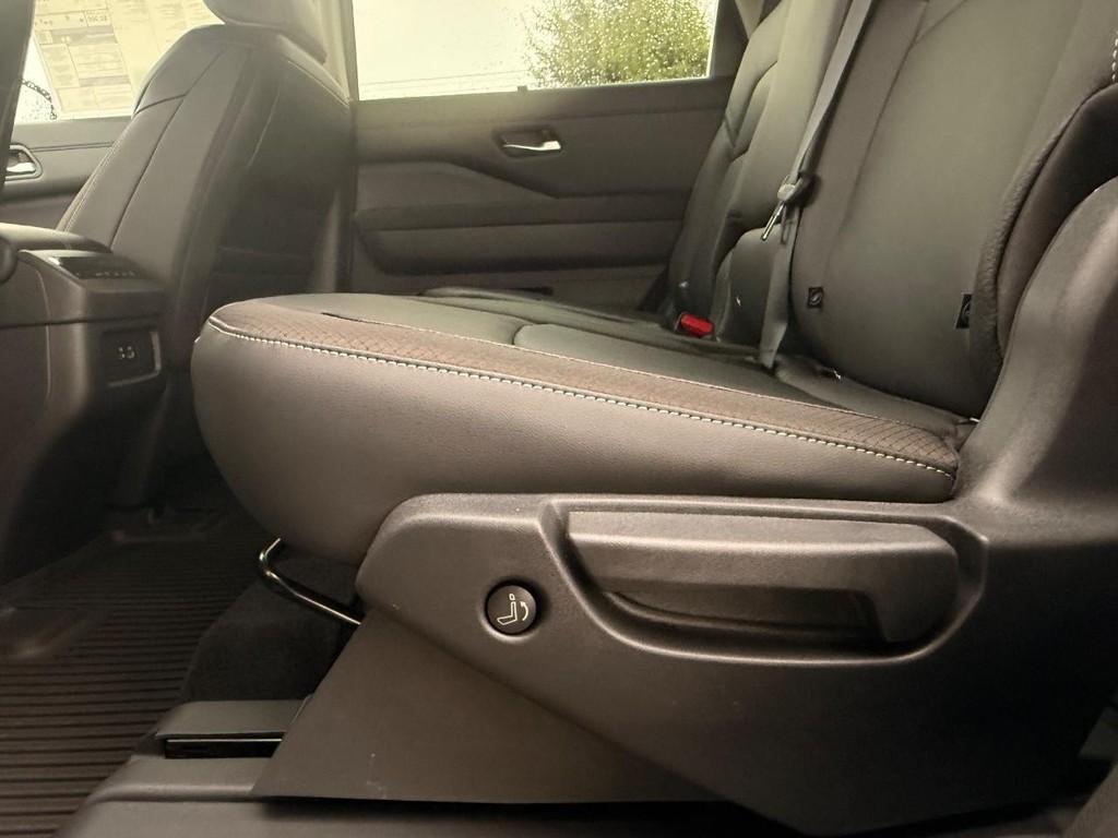 new 2025 Nissan Pathfinder car, priced at $39,351