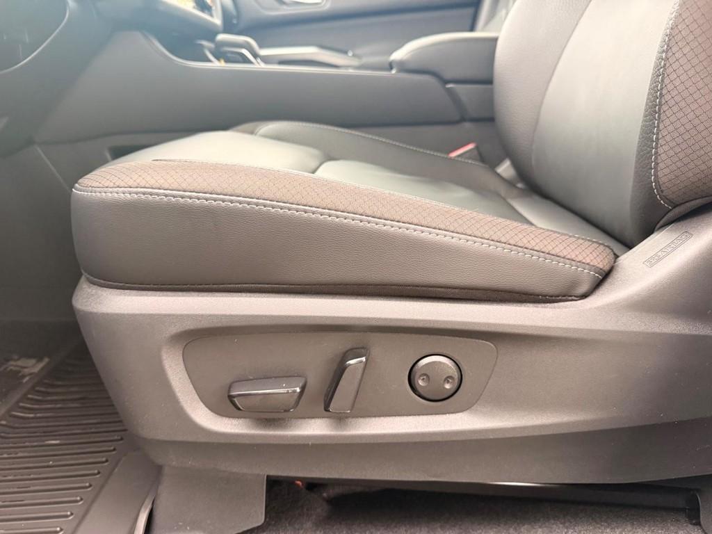 new 2025 Nissan Pathfinder car, priced at $39,351