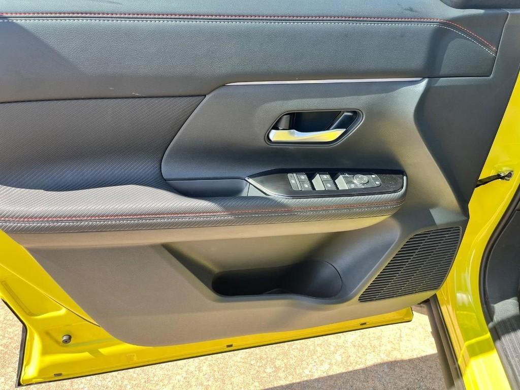 new 2025 Nissan Kicks car, priced at $27,804