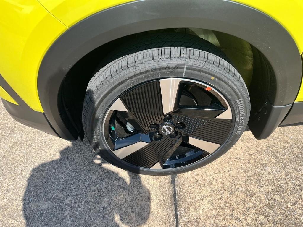 new 2025 Nissan Kicks car, priced at $27,804