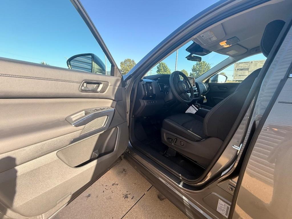 new 2025 Nissan Pathfinder car, priced at $36,453