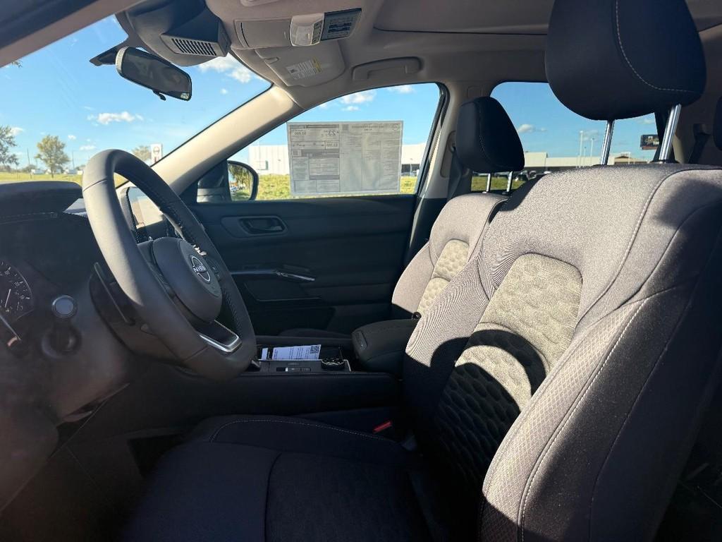 new 2025 Nissan Pathfinder car, priced at $38,173