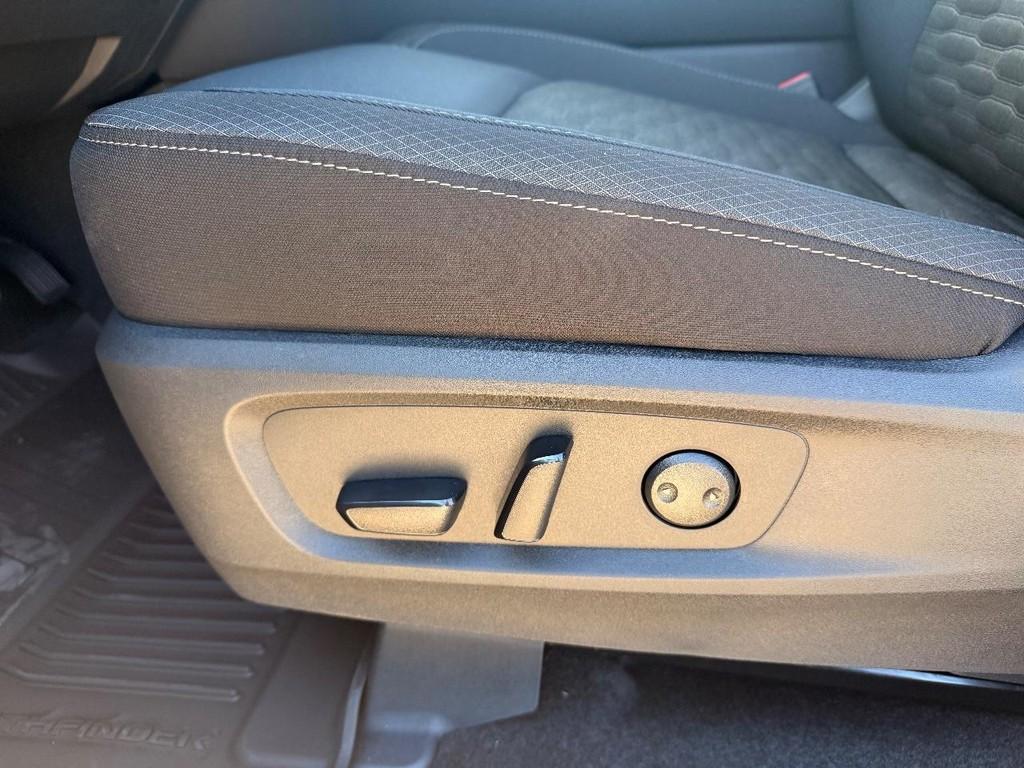 new 2025 Nissan Pathfinder car, priced at $38,173