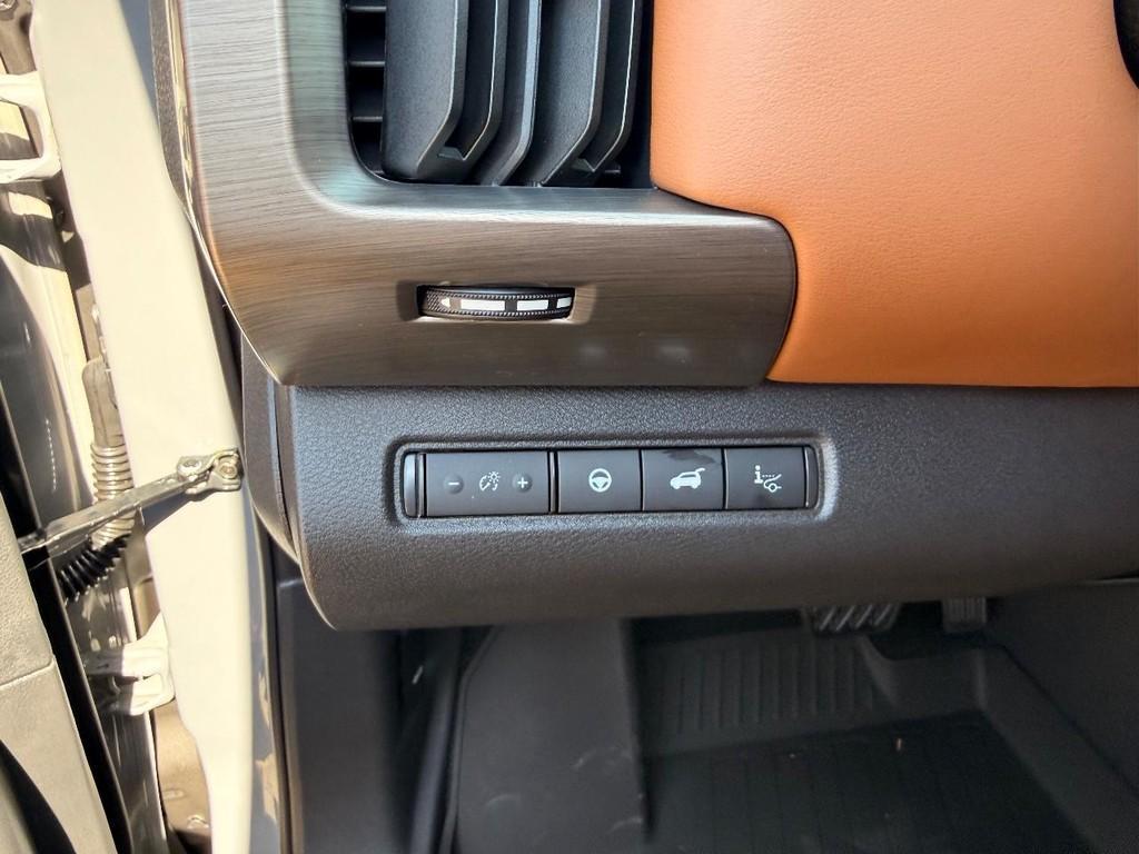 new 2025 Nissan Pathfinder car, priced at $46,762