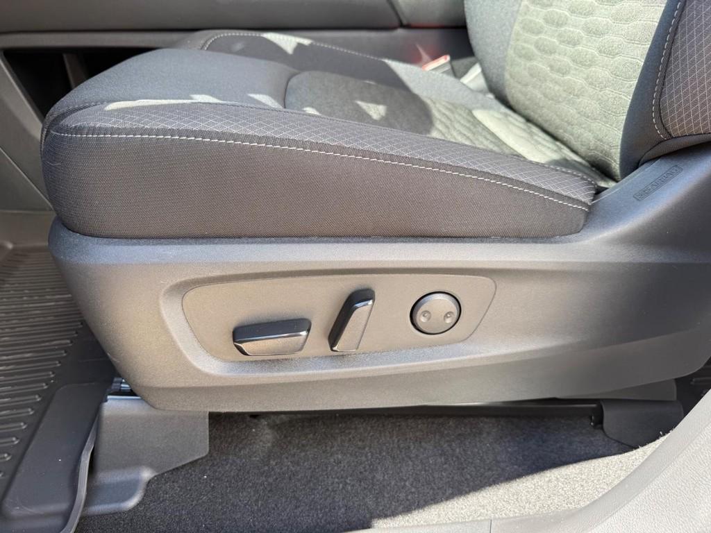 new 2025 Nissan Pathfinder car, priced at $38,164