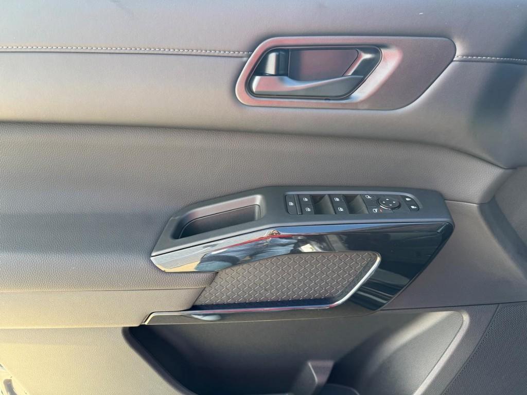 new 2025 Nissan Pathfinder car, priced at $38,164