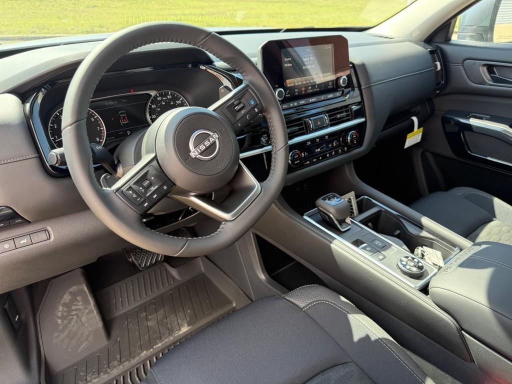new 2025 Nissan Pathfinder car, priced at $38,164
