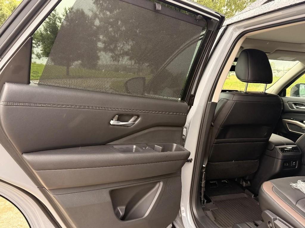 new 2025 Nissan Pathfinder car, priced at $46,762