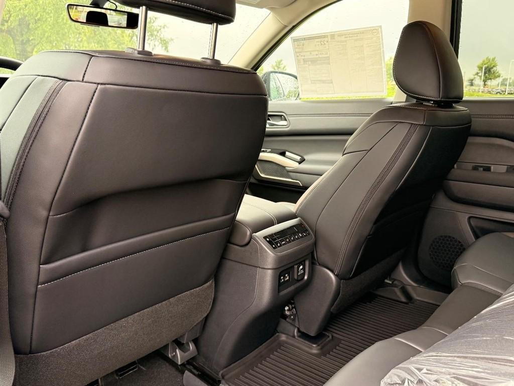 new 2025 Nissan Pathfinder car, priced at $46,762