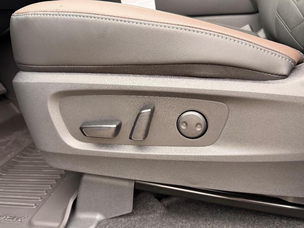 new 2025 Nissan Pathfinder car, priced at $46,762