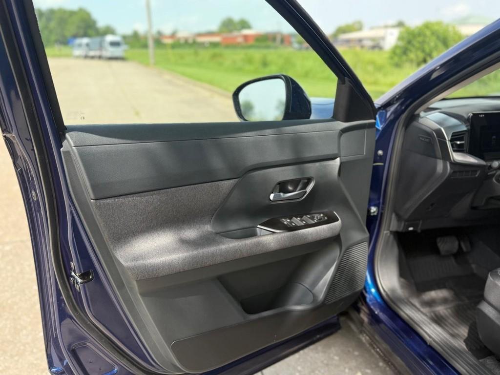 new 2025 Nissan Kicks car, priced at $26,518