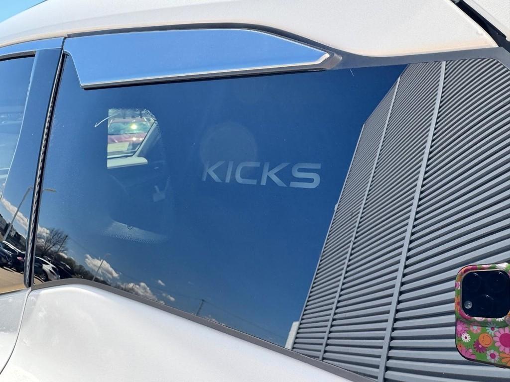 new 2025 Nissan Kicks car, priced at $28,192