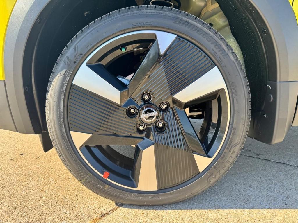 new 2025 Nissan Kicks car, priced at $28,303