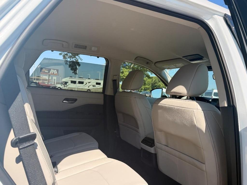 new 2025 Nissan Pathfinder car, priced at $39,628