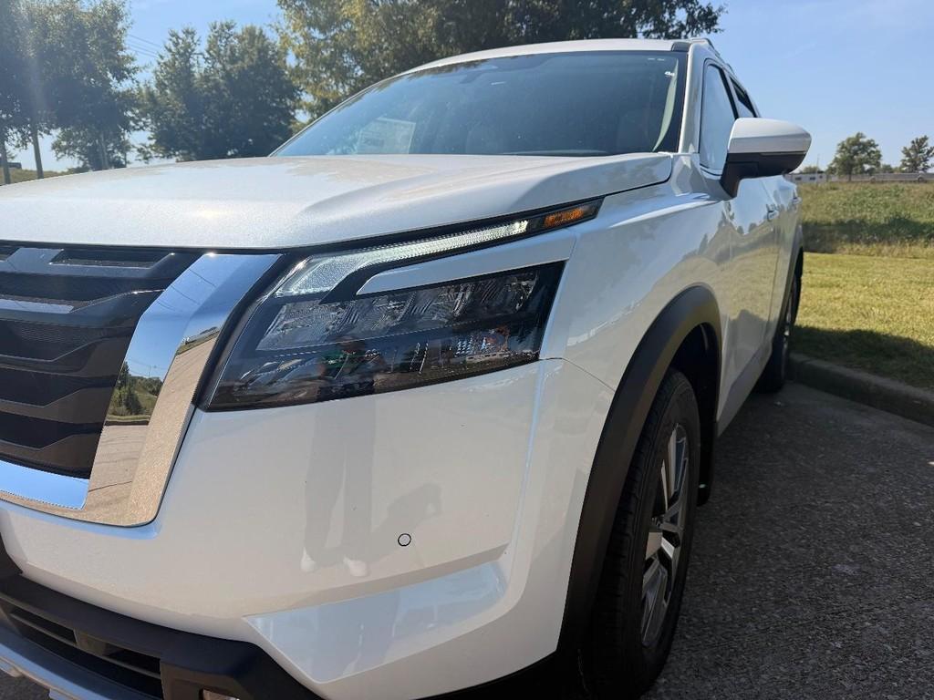new 2025 Nissan Pathfinder car, priced at $39,628