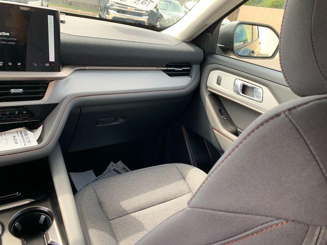 new 2025 Ford Explorer car, priced at $39,760
