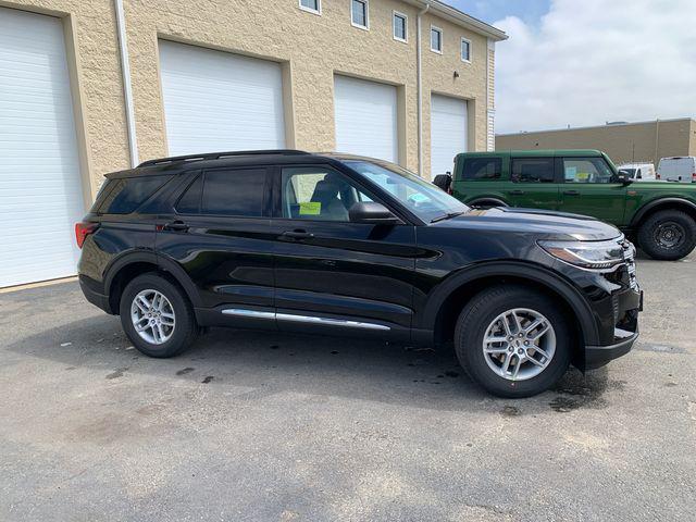 new 2025 Ford Explorer car, priced at $39,760