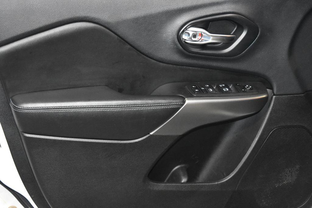 used 2019 Jeep Cherokee car, priced at $13,290