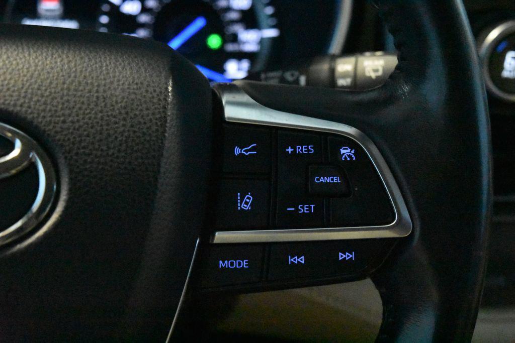 used 2021 Toyota Highlander Hybrid car, priced at $29,990