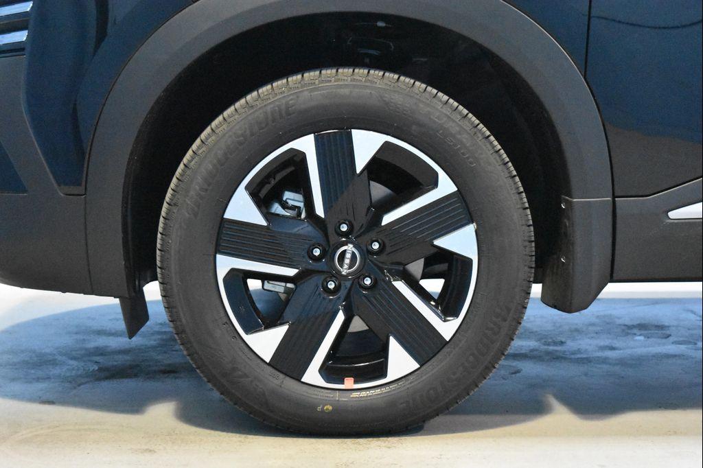 new 2025 Nissan Kicks car, priced at $25,592
