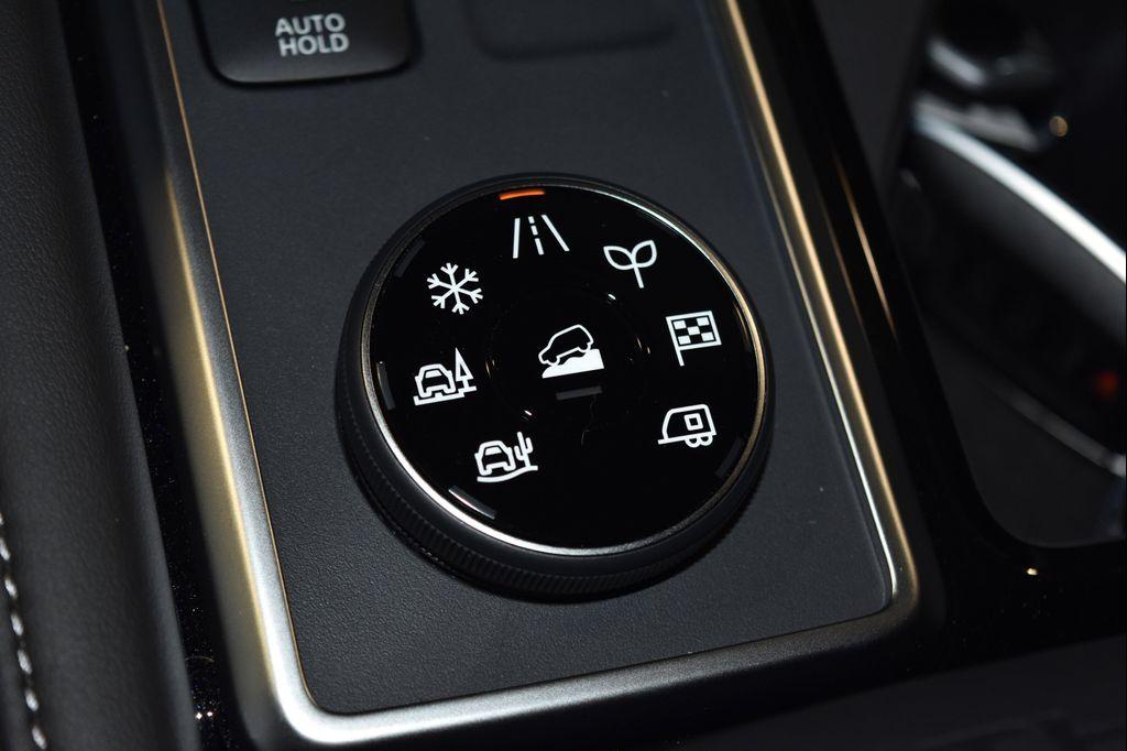 new 2025 Nissan Pathfinder car, priced at $39,618