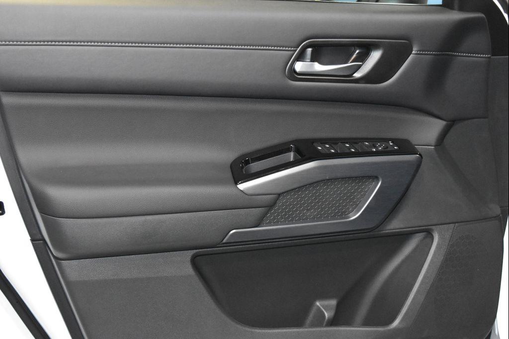 new 2025 Nissan Pathfinder car, priced at $39,618