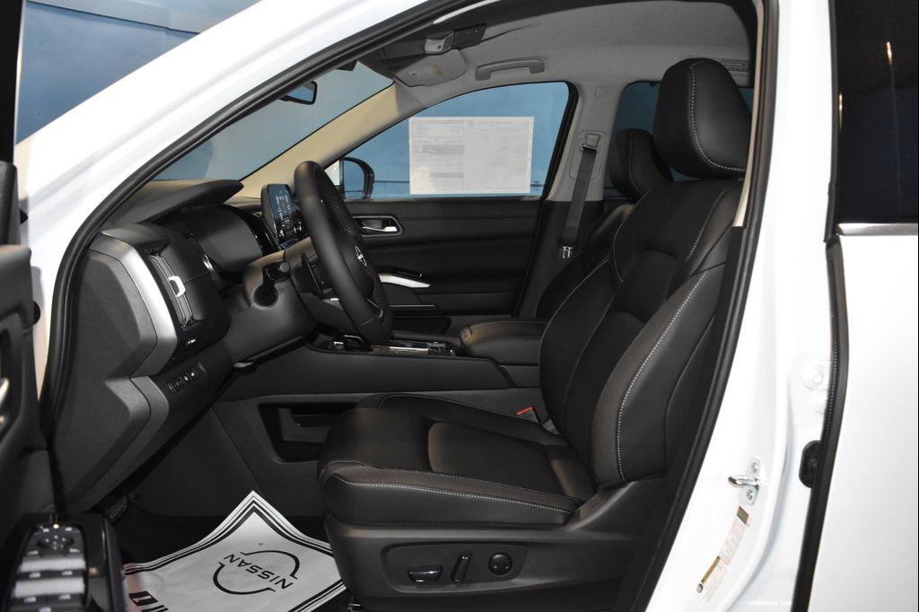 new 2025 Nissan Pathfinder car, priced at $39,618