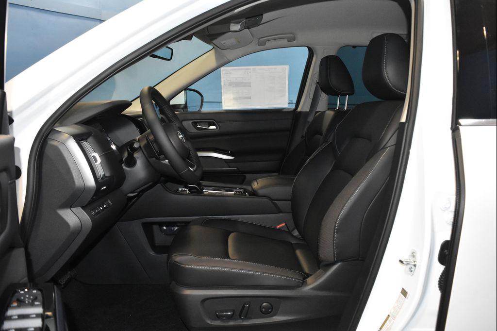new 2025 Nissan Pathfinder car, priced at $39,513