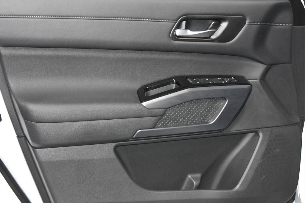 new 2025 Nissan Pathfinder car, priced at $39,513