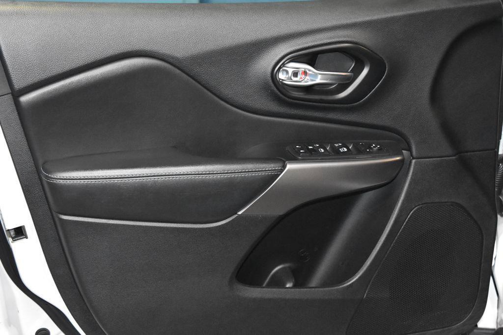 used 2021 Jeep Cherokee car, priced at $18,990