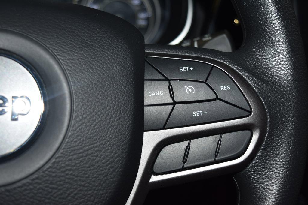 used 2021 Jeep Cherokee car, priced at $18,990