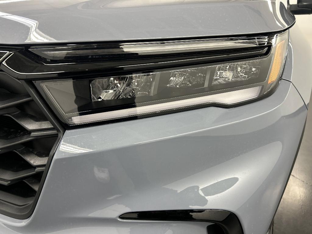 new 2025 Honda Pilot car, priced at $40,379