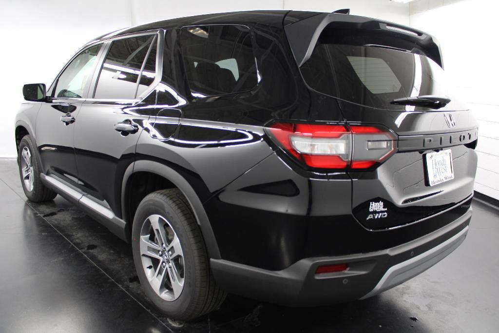 new 2025 Honda Pilot car, priced at $43,819