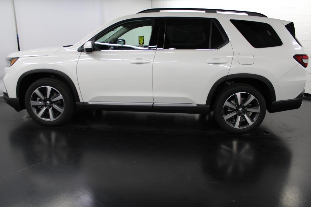 new 2025 Honda Pilot car, priced at $49,350