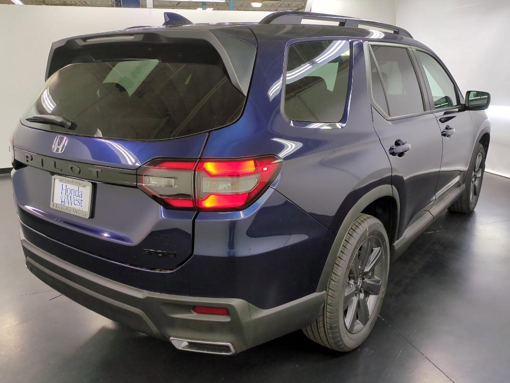 new 2025 Honda Pilot car, priced at $39,953
