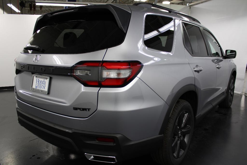 new 2025 Honda Pilot car, priced at $40,643