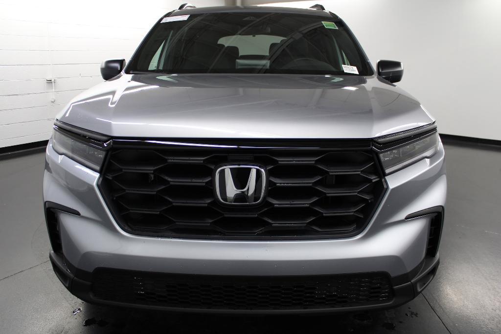 new 2025 Honda Pilot car, priced at $40,643