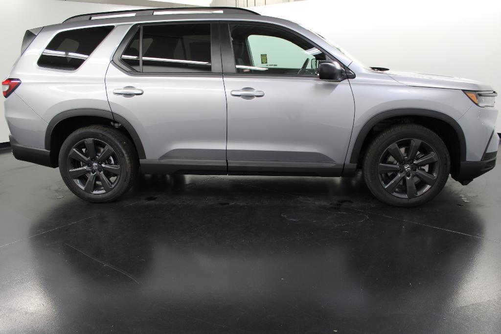 new 2025 Honda Pilot car, priced at $40,643